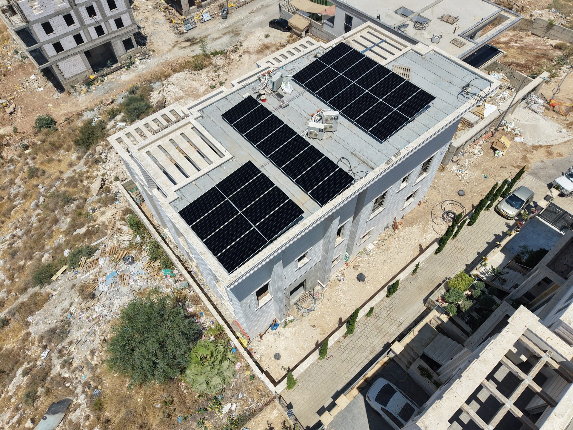 פרויקט 05 — התקנה על בית מודרני כולל אגירה