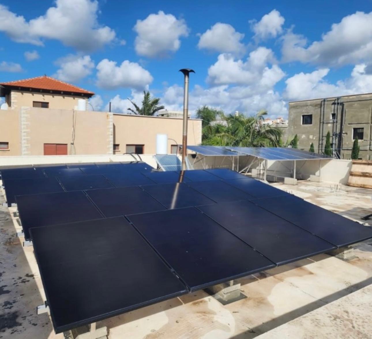 פרויקט 09 — מערכת סולארית על גג שטוח כולל אגירה